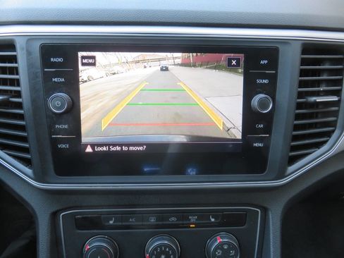 Used 2018 Volkswagen Atlas SE image 18