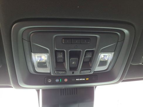 Used 2025 GMC Sierra 2500 AT4 w/ Technology Package image 17