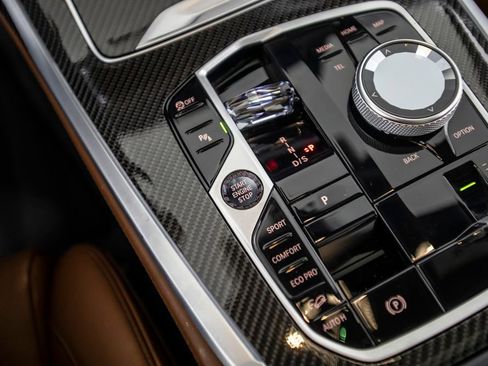 Used 2025 BMW X7 M60i image 37