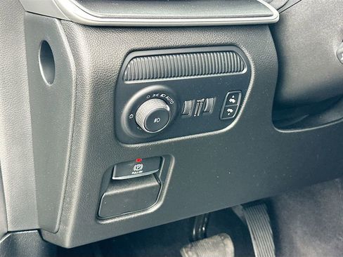 Used 2023 Jeep Wagoneer 4WD w/ Premium Group I image 10