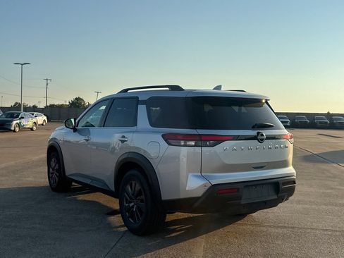 Certified 2025 Nissan Pathfinder SV FWD image 15