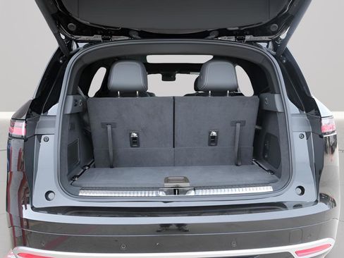 Used 2024 VinFast VF 9 Plus image 23