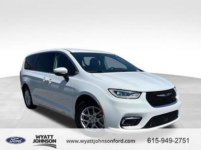 Used 2023 Chrysler Pacifica Touring-L