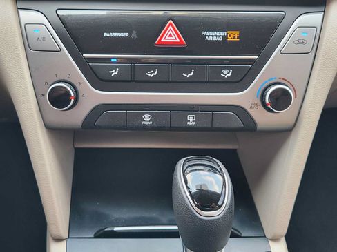 Used 2017 Hyundai Elantra SE FWD image 18