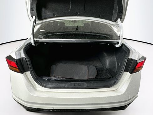 Used 2024 Nissan Altima 2.5 SR FWD image 27