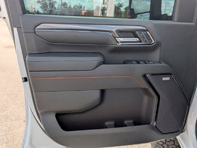 Used 2024 GMC Sierra 2500 AT4 w/ Technology Package AWD/4WD image 10