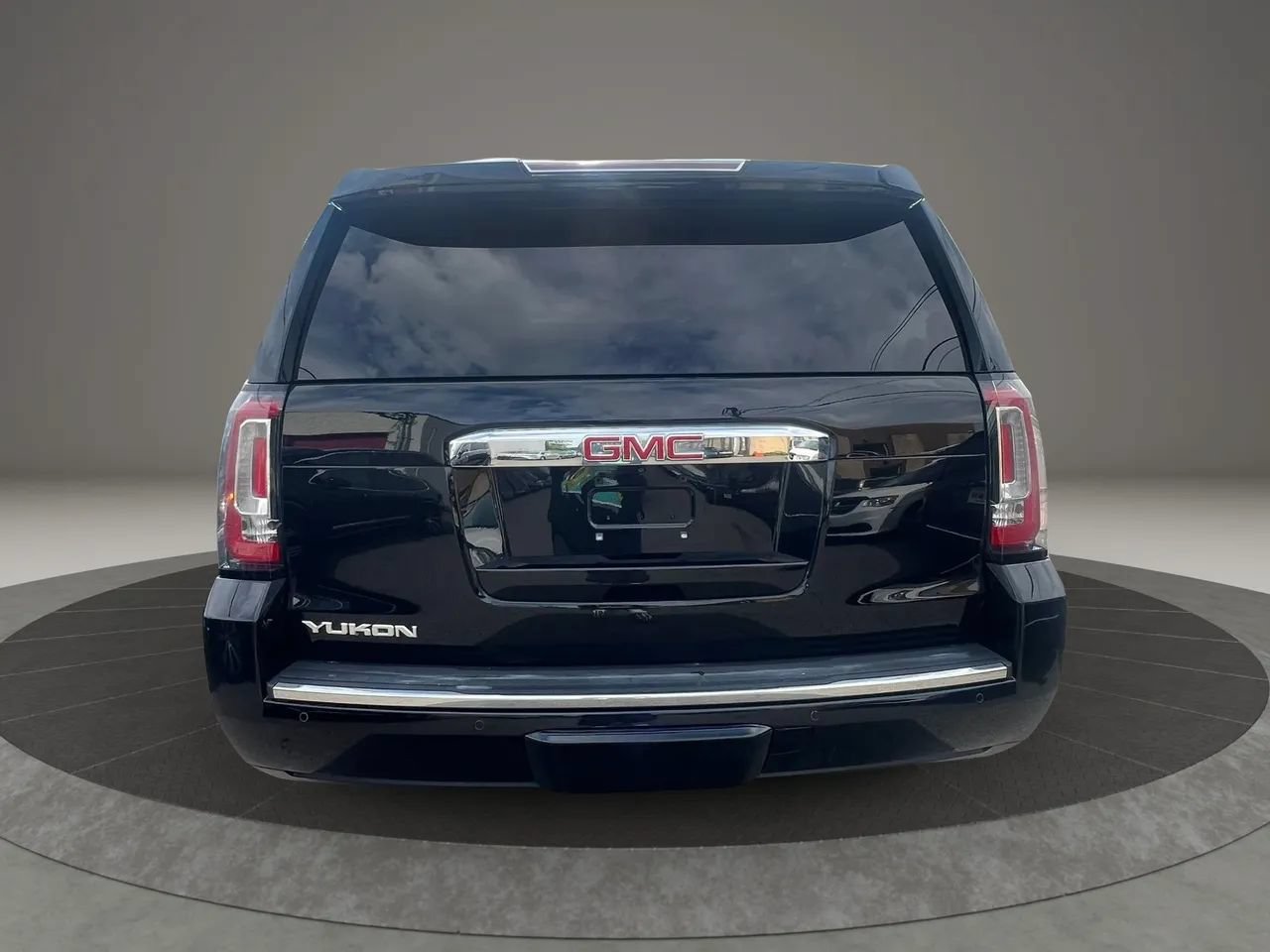 Used 2020 GMC Yukon Denali w/ Denali Premium Package AWD/4WD image 4