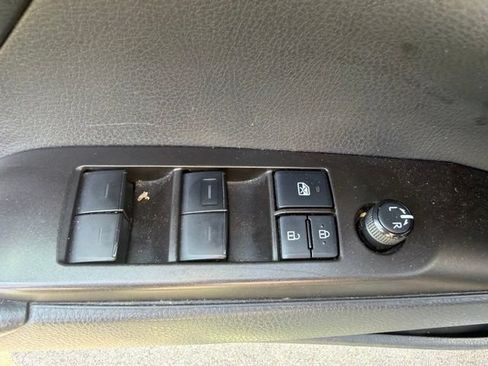 Used 2022 Toyota Camry LE FWD image 18