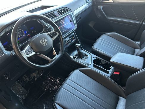 Used 2022 Volkswagen Tiguan SE image 10