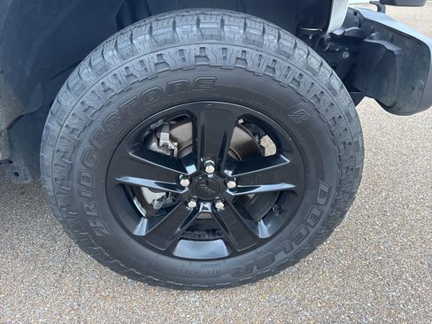 Used 2023 Jeep Wrangler Unlimited Sahara image 9