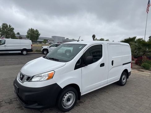Used 2018 Nissan NV200 S image 2