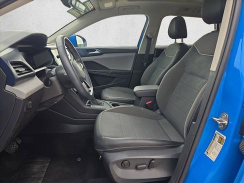 Used 2023 Volkswagen Taos SE w/ Panoramic Sunroof Package FWD image 17