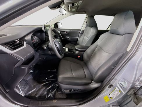 Used 2021 Toyota RAV4 XLE image 22
