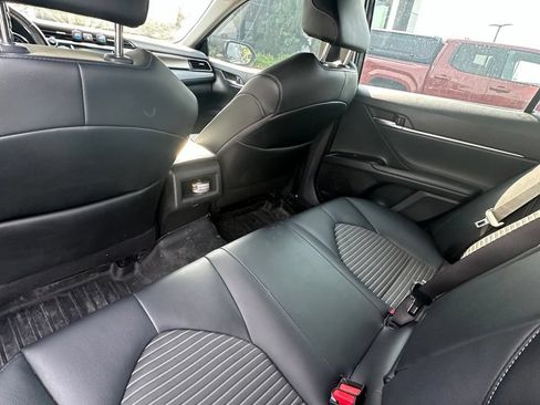 Used 2020 Toyota Camry SE w/ Convenience Package FWD image 19