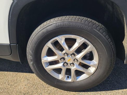 Used 2023 Chevrolet Traverse LS AWD/4WD image 33