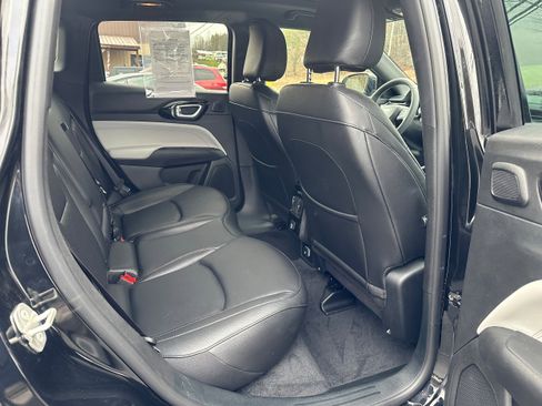 Used 2024 Jeep Compass Limited w/ Sun and Sound Group image 15