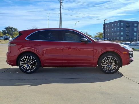 Used 2023 Porsche Cayenne Platinum Edition image 5