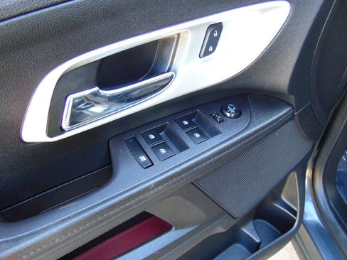 Used 2017 Chevrolet Equinox LS image 8