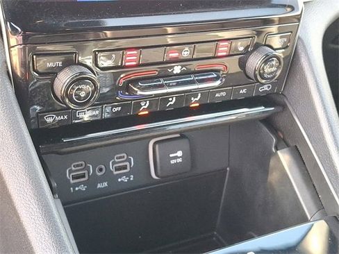 Used 2024 Jeep Grand Cherokee L Limited image 13