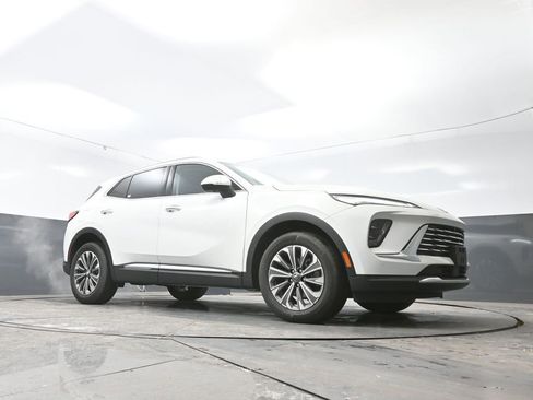 Used 2024 Buick Envision Preferred image 26