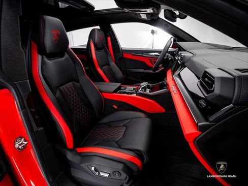 Used 2025 Lamborghini Urus SE AWD/4WD image 40
