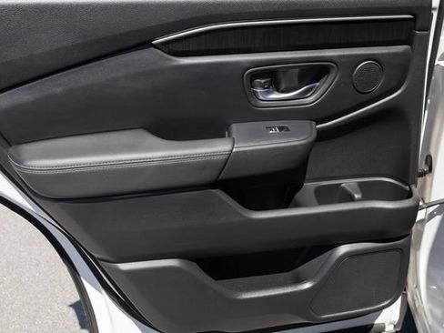 Used 2023 Honda Pilot Elite image 16