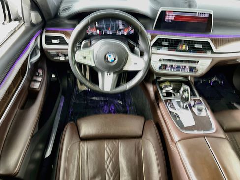 Used 2021 BMW 750i xDrive w/ Executive Package image 24