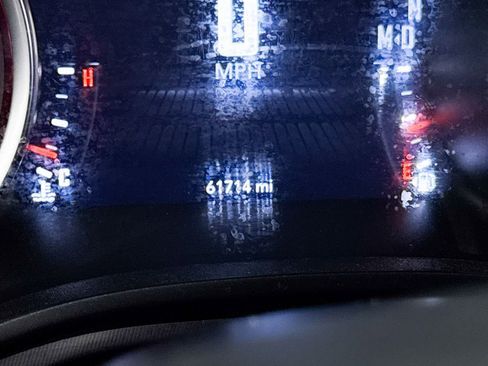Used 2019 Dodge Challenger SXT RWD image 33
