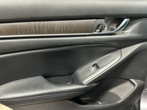 Used 2018 Honda Accord EX-L image 12