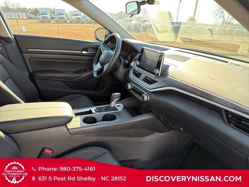 New 2025 Nissan Altima 2.5 SV image 39