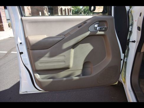 Used 2016 Nissan Frontier SV RWD image 16