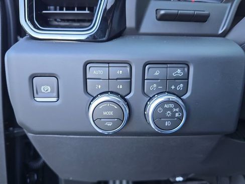 New 2026 GMC Sierra 1500 AT4X w/ LPO, Black Badging Package image 24