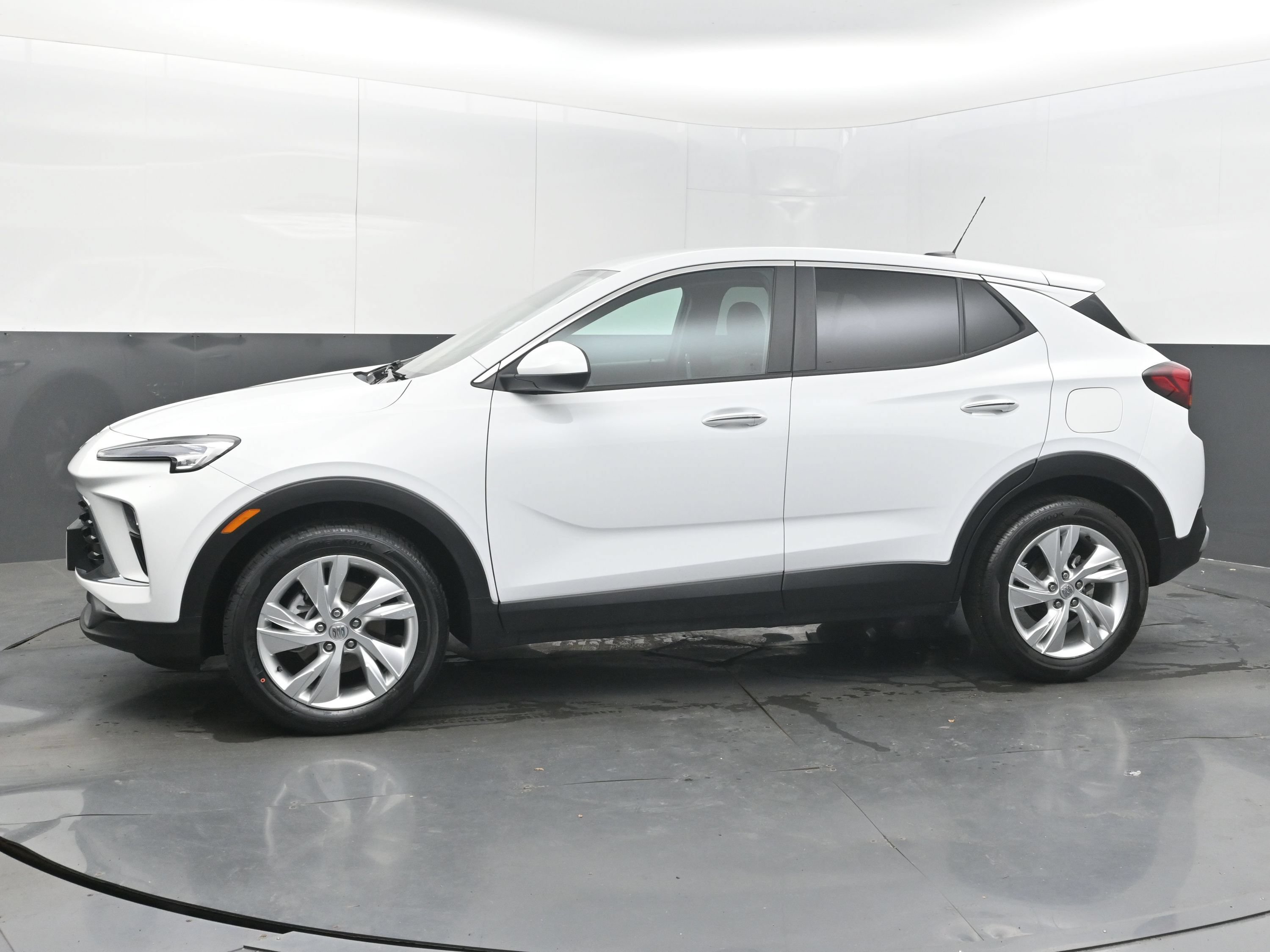 Certified 2025 Buick Encore GX Preferred FWD image 5
