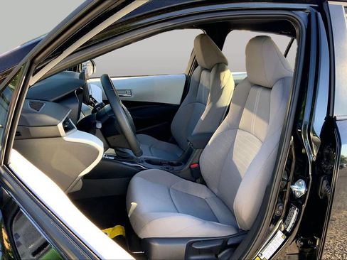 Used 2026 Toyota Corolla SE FWD image 8