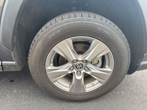 Used 2022 Toyota RAV4 LE AWD/4WD image 19