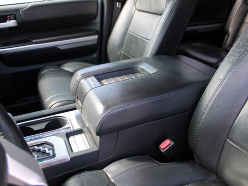 Used 2015 Toyota Tundra Limited w/ Limited Premium Package image 36