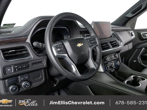 Used 2024 Chevrolet Suburban LT image 4
