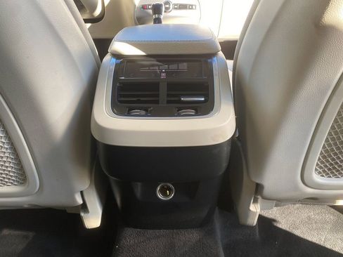 Used 2017 Volvo XC90 T6 Momentum w/ Vision Package image 28