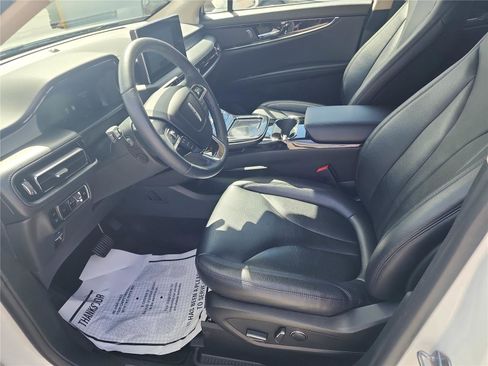 Used 2023 Lincoln Nautilus AWD w/ Premium Package image 13