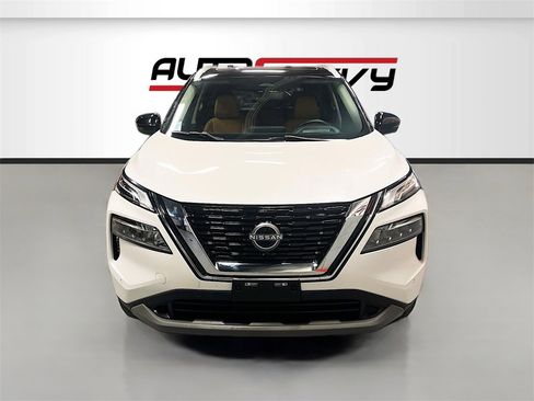 Used 2023 Nissan Rogue Platinum w/ Platinum Premium Package image 2