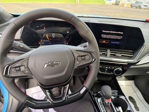 New 2026 Chevrolet Trax RS w/ Sunroof Package FWD image 17