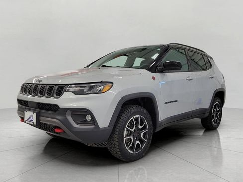 Used 2025 Jeep Compass Trailhawk AWD/4WD image 12