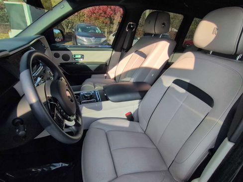 Used 2022 Rolls-Royce Cullinan image 17