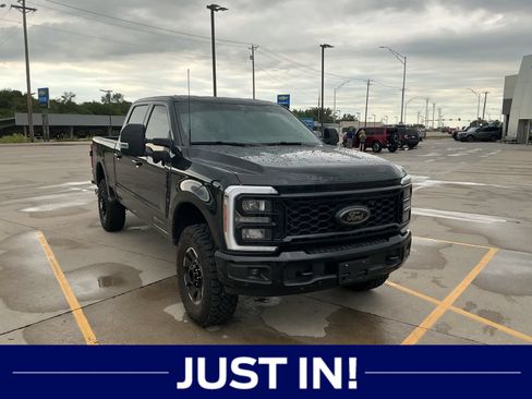 Used 2026 Ford F250 Lariat w/ Tremor Off-Road Package AWD/4WD image 2