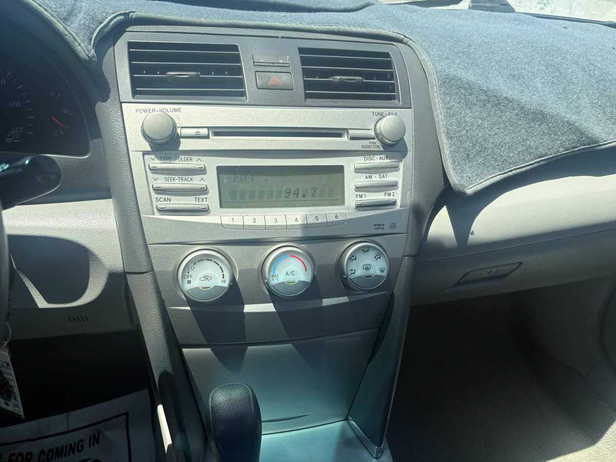 Used 2011 Toyota Camry LE FWD image 23