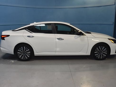 Certified 2025 Nissan Altima 2.5 SV FWD image 19
