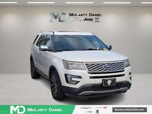 Used 2017 Ford Explorer Platinum AWD/4WD image 1