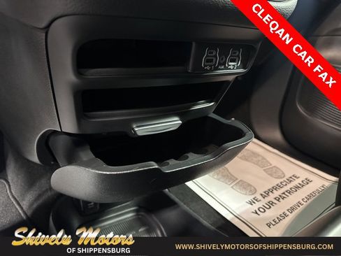 Used 2024 Chrysler Pacifica Touring image 19