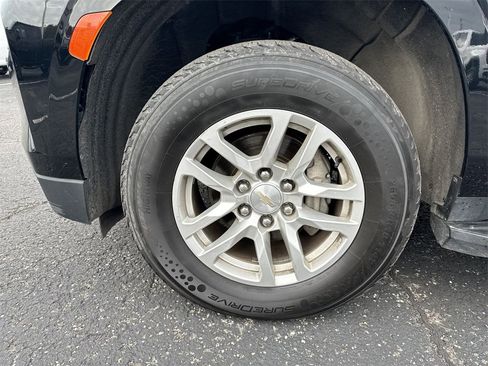 Used 2023 Chevrolet Suburban LT image 10