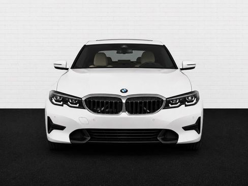 Used 2021 BMW 330i Sedan w/ Convenience Package RWD image 2